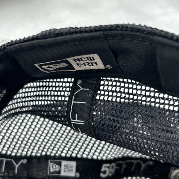 New Era New York NY Yankees MLB Black Fitted Size 6 3/4  Mesh In Black - Picture 7 of 8